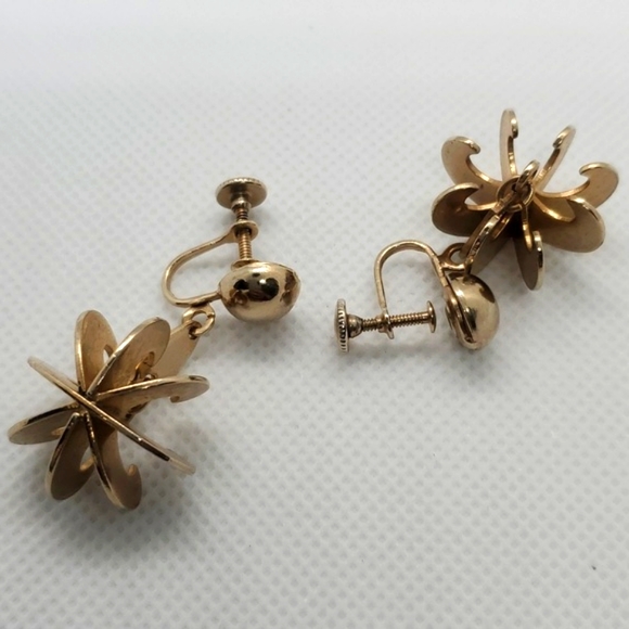 Vintage Gold-tone Screwback Earrings - Picture 4 of 4